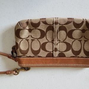 Wristlet wallet